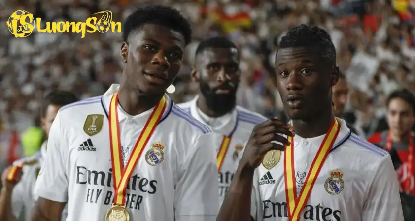 Real chỉ còn Tchouameni và Camavinga là 2 tiền vệ phòng ngự