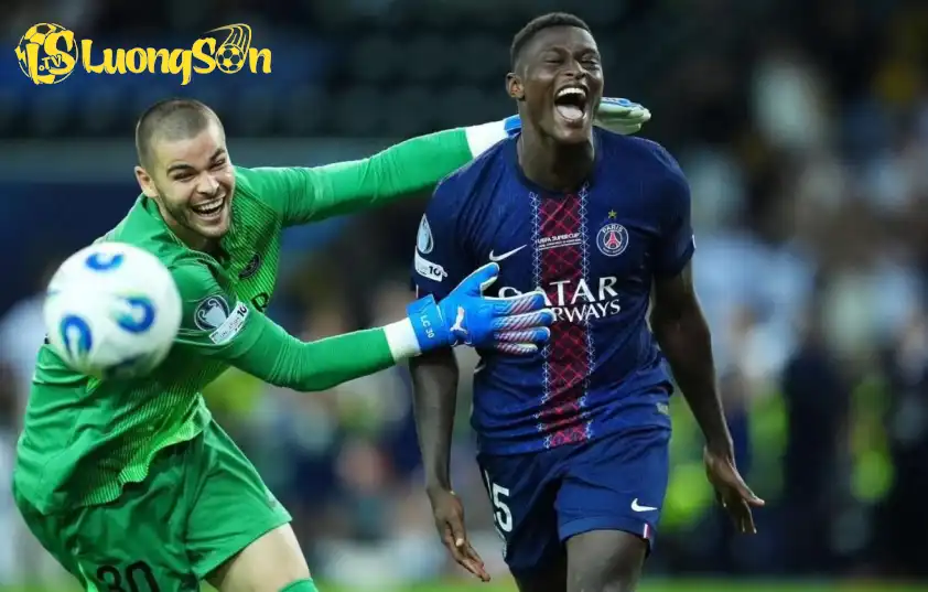 Nuno Mendes trở thành cầu thủ bóng đá dưới 23 tuổi giành được nhiều danh hiệu nhất