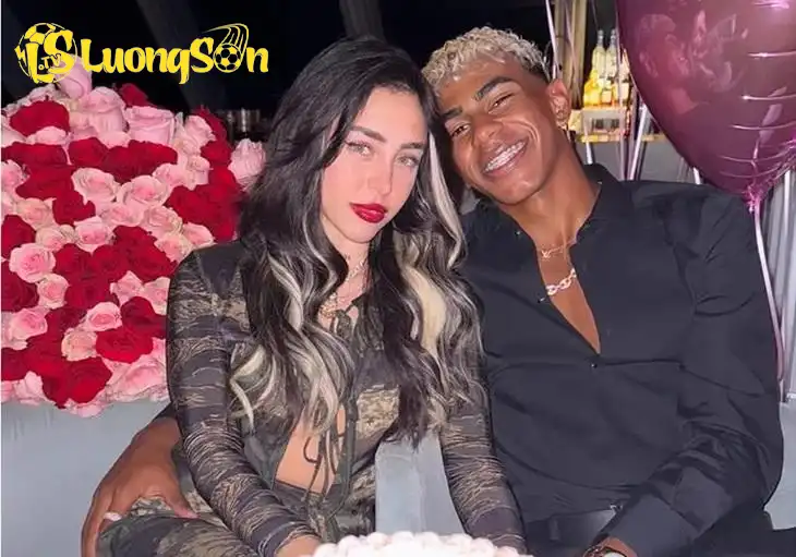 Yamal và bạn gái vừa lên tiếng xác nhận tình cảm vẫn bền chặt. (Ảnh: Nền tảng X)