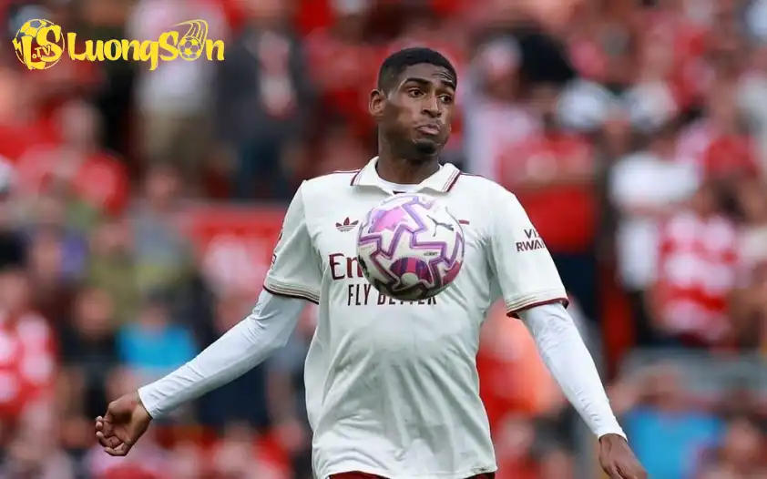 Arteta đánh giá cao màn trình diễn của tân binh Cristhian Mosquera trong trận đấu với Liverpool (Ảnh: Arsenal FC).