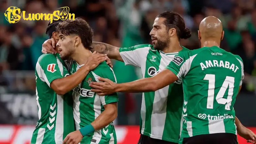 Với đẳng cấp cao hơn rất nhiều, Real Betis được dự đoán sẽ dễ dàng chiến thắng để bước vào vòng đấu tiếp theo.