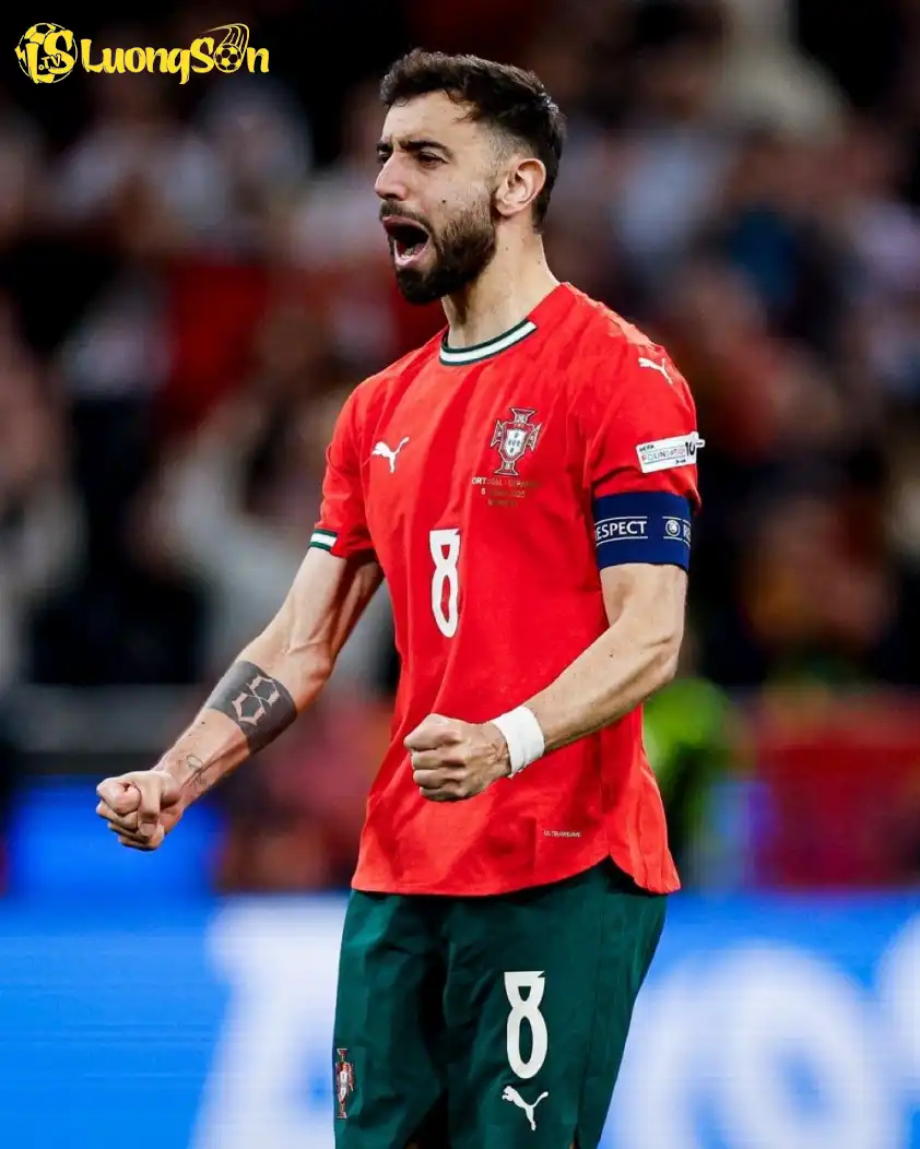 Bruno Fernandes khẳng định toàn đội đang chiến đấu “vì giấc mơ của cả dân tộc”