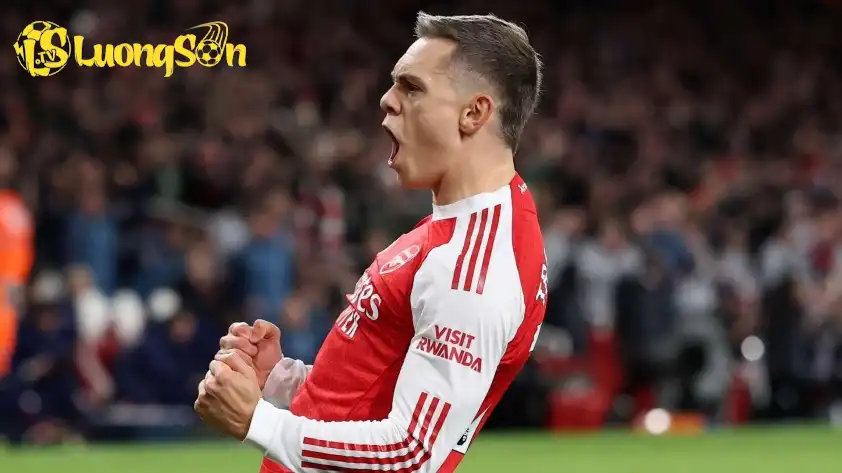 Leandro Trossard đã có 1 trận thi đấu cực kỳ hay với Tottenham (Ảnh: The Sun)